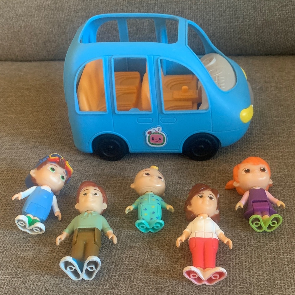 Cocomelon Talking Singing Blue Toy Van with Figures